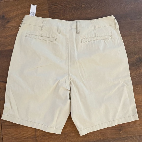 NWT Old Navy Khaki Lived-In flat front shorts SIZE 36 - Picture 2 of 4